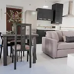 Sunny In The Historic Centre- Private Parking דירה *