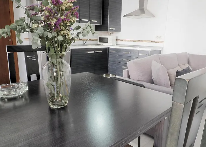 Sunny In The Historic Centre- Private Parking Διαμέρισμα *