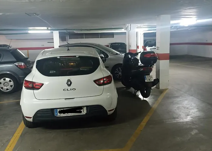 Sunny In The Historic Centre- Private Parking Διαμέρισμα *