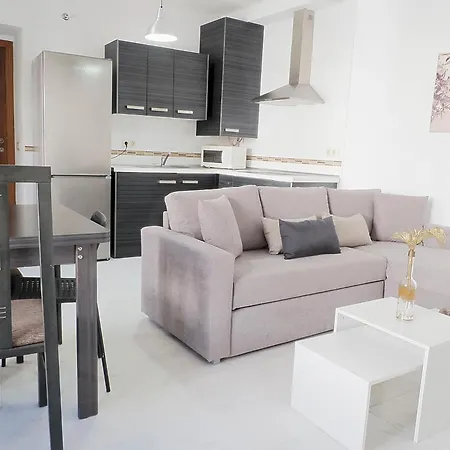 Sunny In The Historic Centre- Private Parking Appartement *