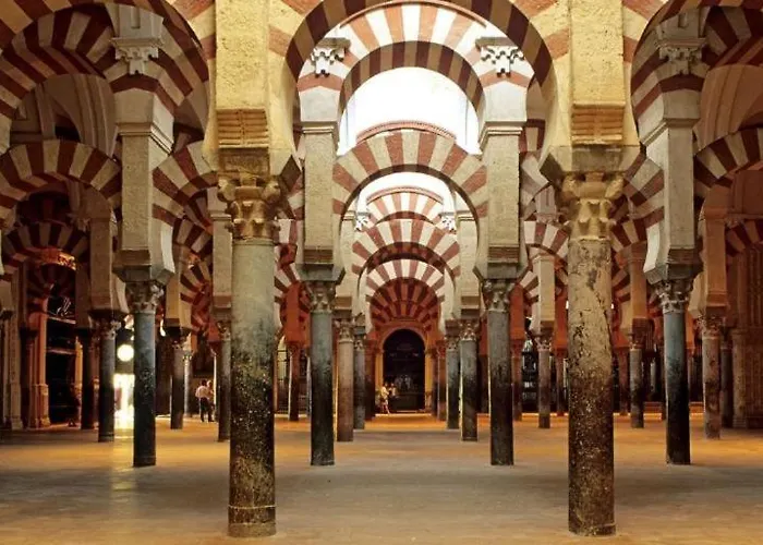 Апартаменти Sunny In The Historic Centre- Private Parking