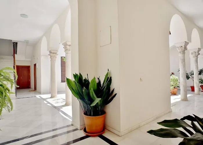 Апартаменти Sunny In The Historic Centre- Private Parking